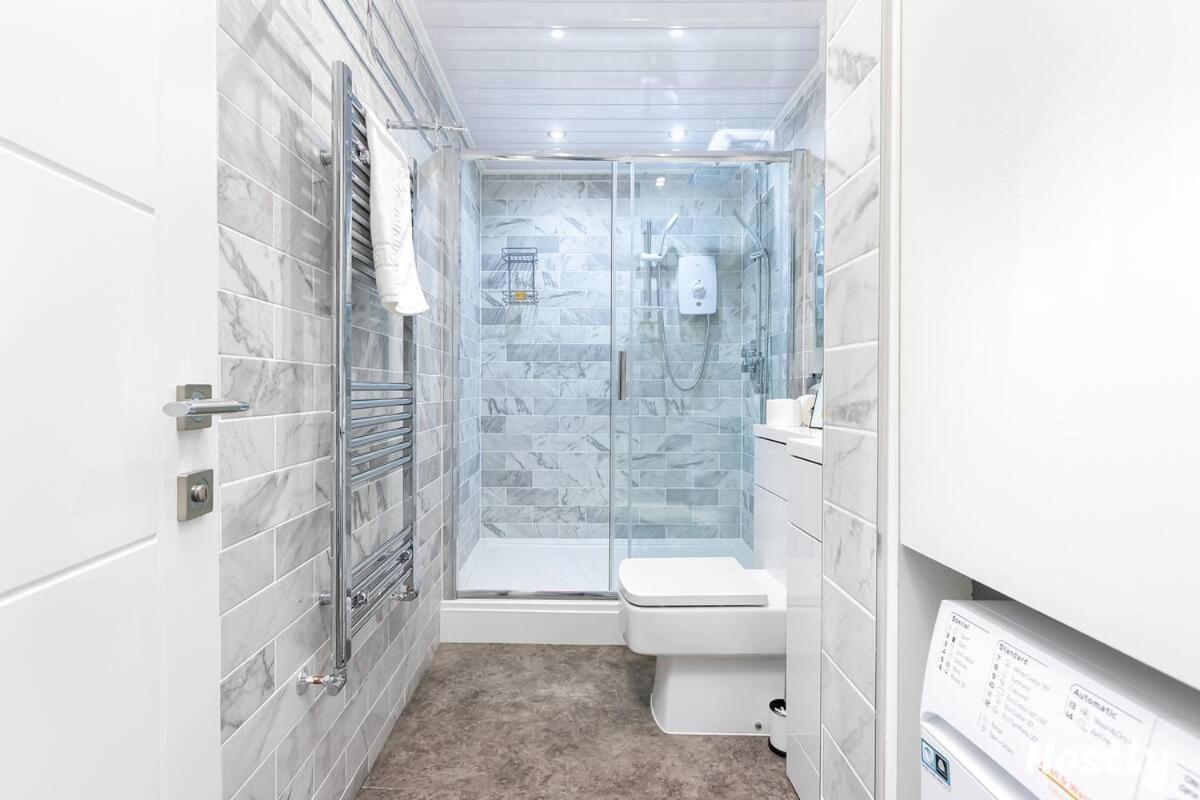 Executive Central Self Contained Flat By Cozynest Ридинг Экстерьер фото