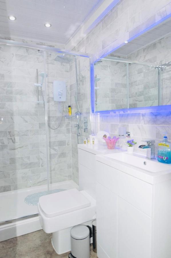 Executive Central Self Contained Flat By Cozynest Ридинг Экстерьер фото