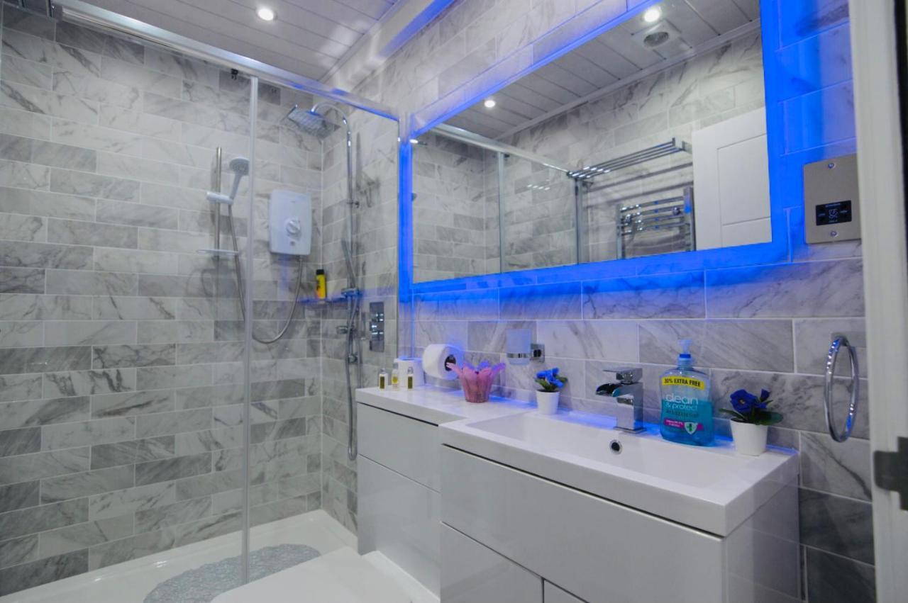 Executive Central Self Contained Flat By Cozynest Ридинг Экстерьер фото